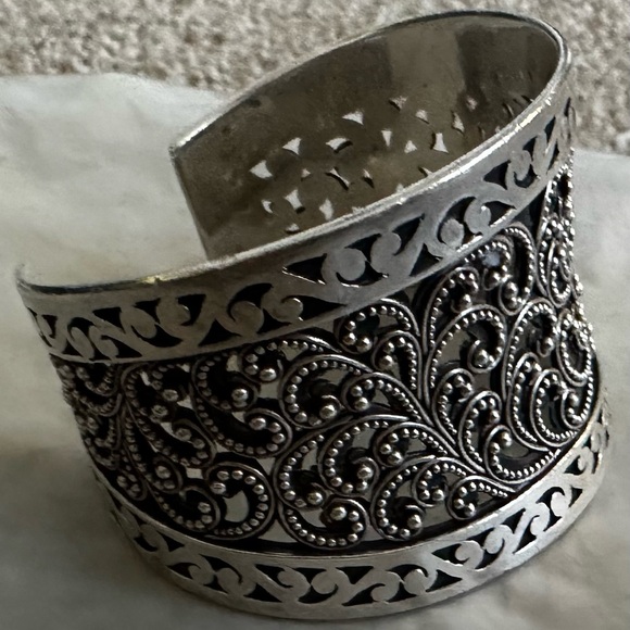 Stunning Lois Hill Sterling Silver Granulated Filagree Cuff Bracelet - Picture 5 of 5